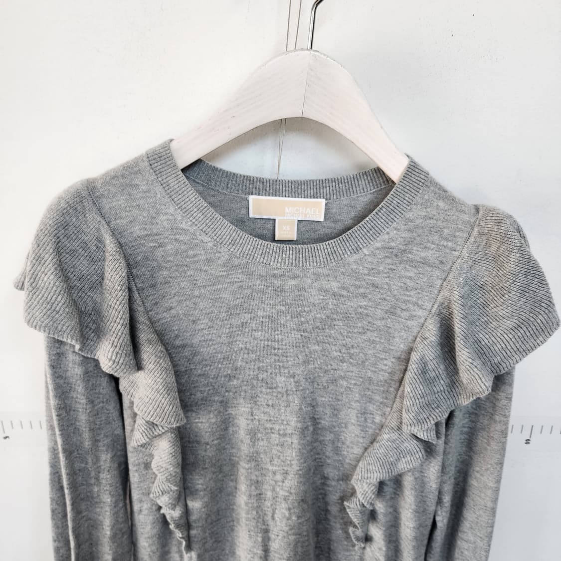 마이클코어스 회색 프릴 장식 티셔츠 상품이미지2