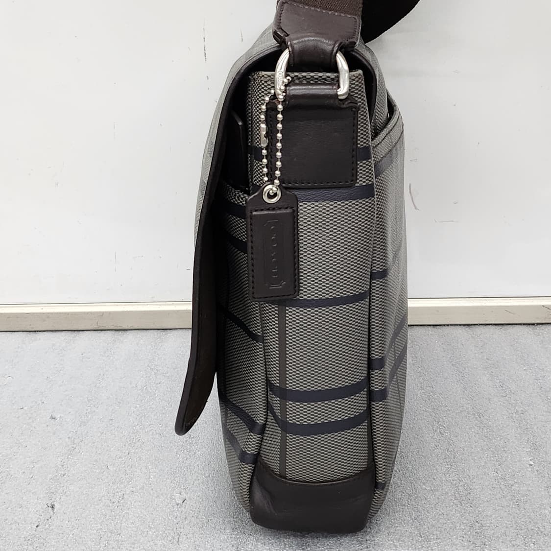 코치 남성용 가죽재질 메신저백  상품이미지4