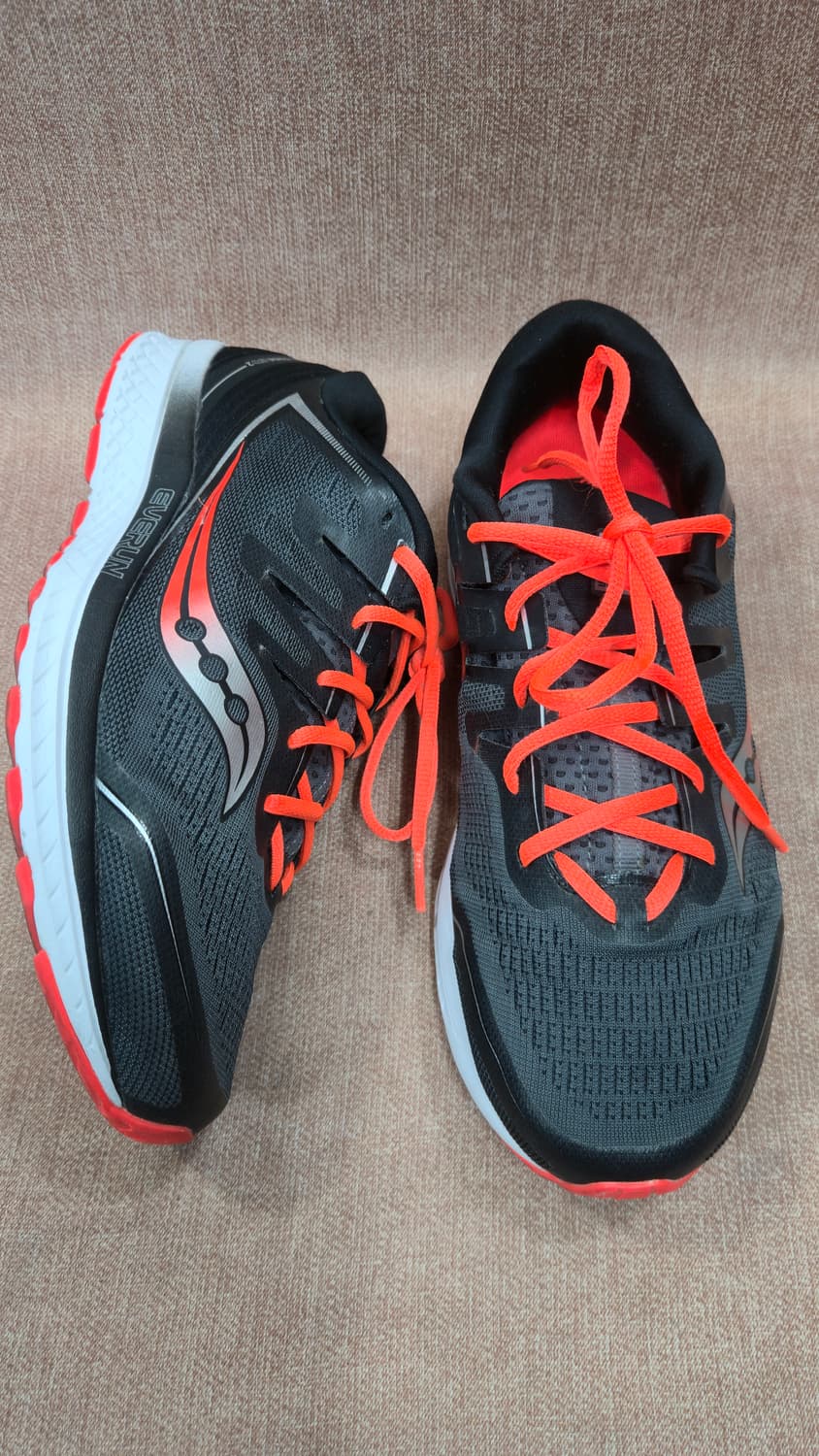 써코니 275mm- 가이드 이소 2 운동화 검정/오렌지 러닝화 상품이미지1