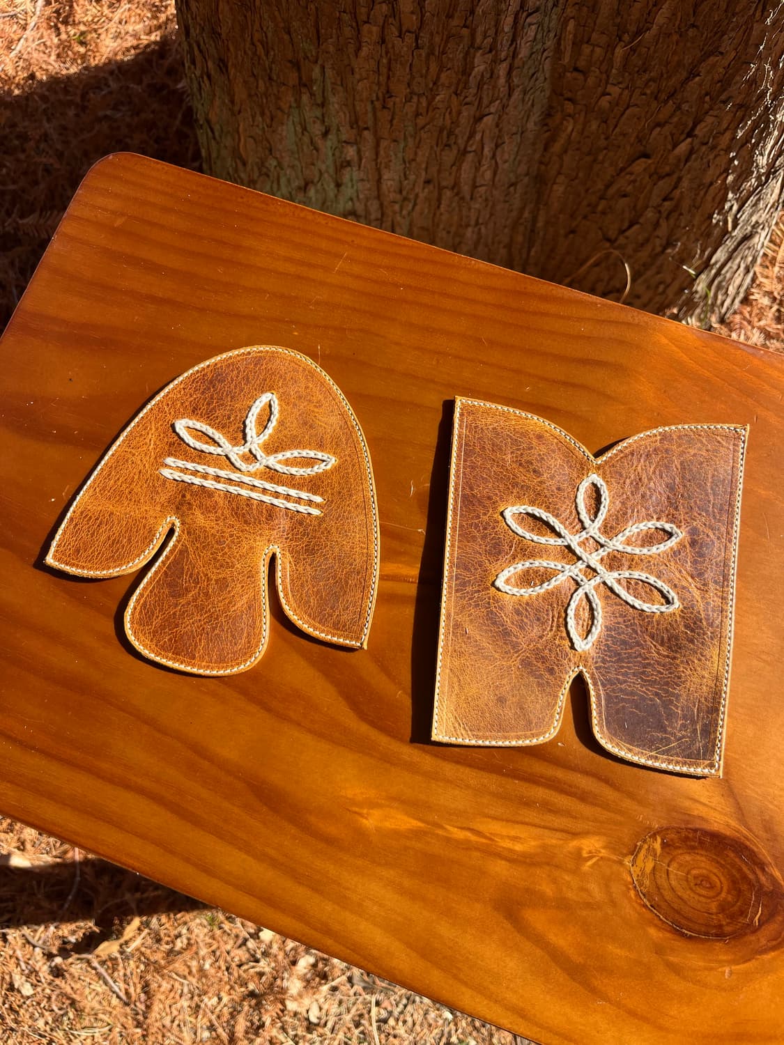 Hand-Embroidered Leather Cup Coaster 상품이미지1