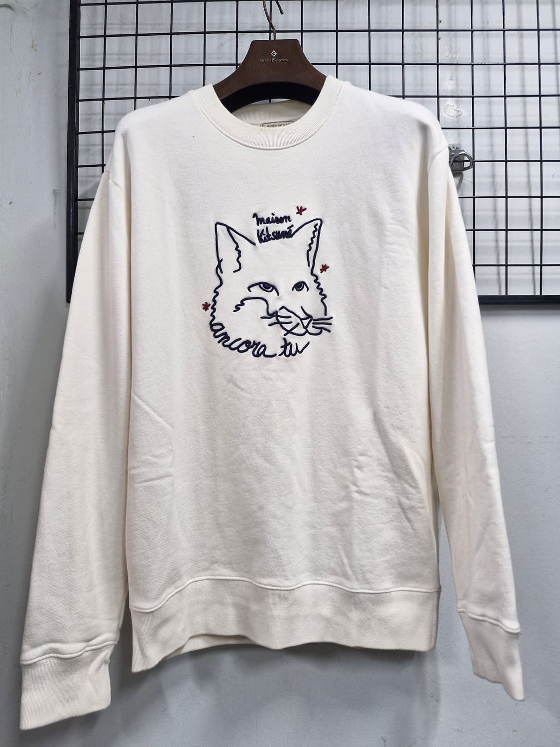 100L 메종키츠네 폭스헤드 맨투맨 아이보리. 상품이미지1