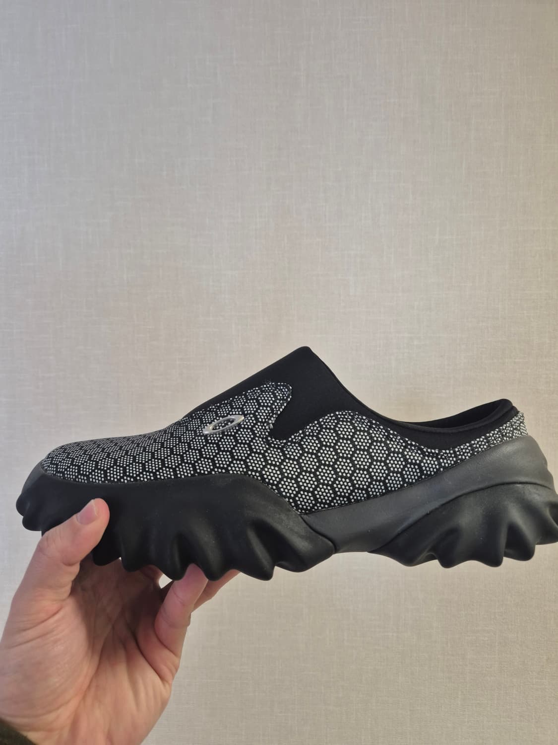 [새상품/270] 오클리 팩토리 팀 x 브레인 데드 찹 쏘우 뮬 허니콤 상품이미지1