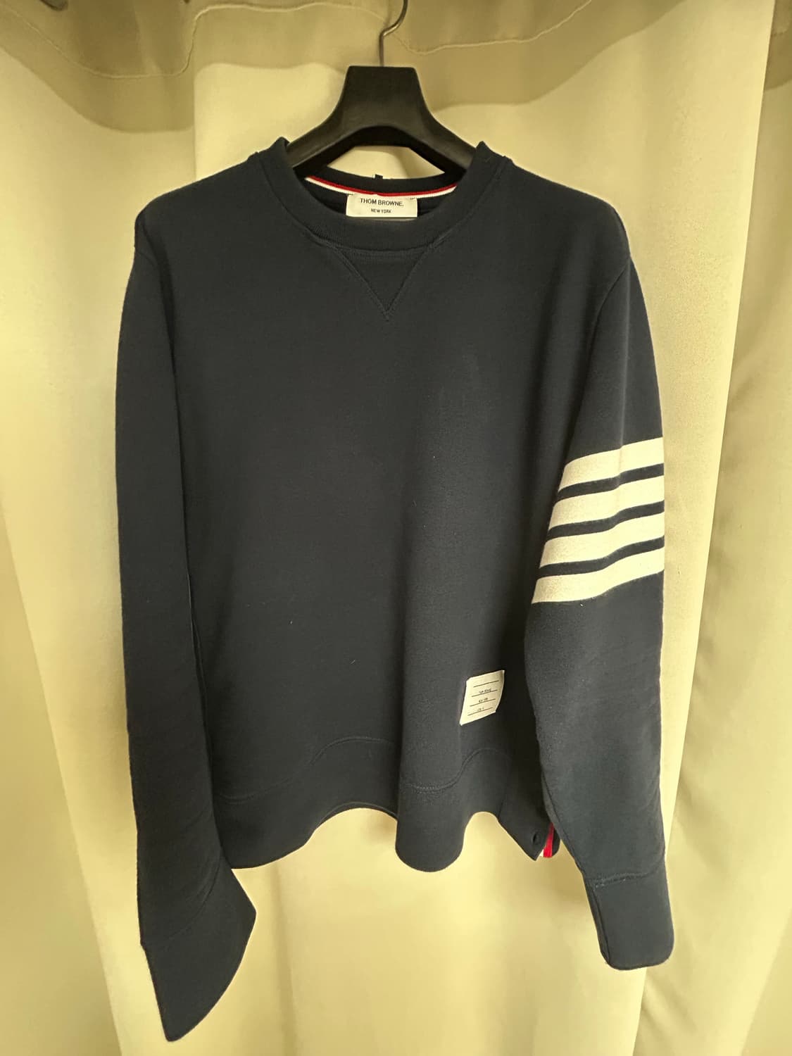 톰브라운 사선완장 맨투맨 네이비 4사이즈 상품이미지1