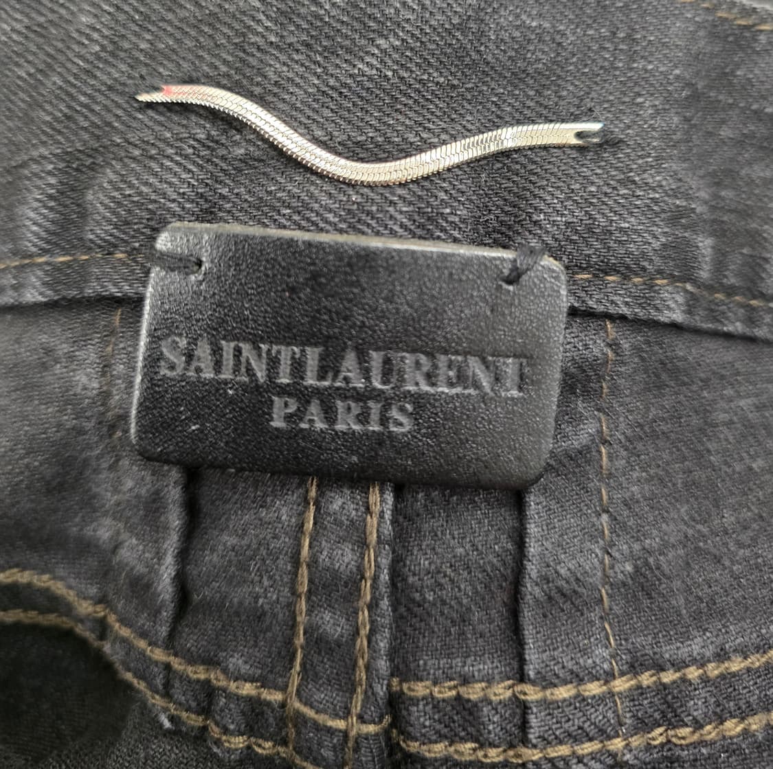 생로랑 무릎찢청 블랙청바지.  싸이즈 32 상품이미지6