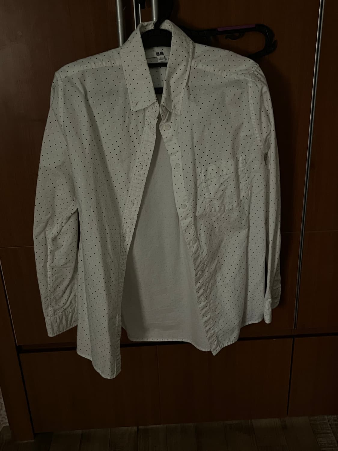 유니클로 땡땡이 셔츠 상품이미지1