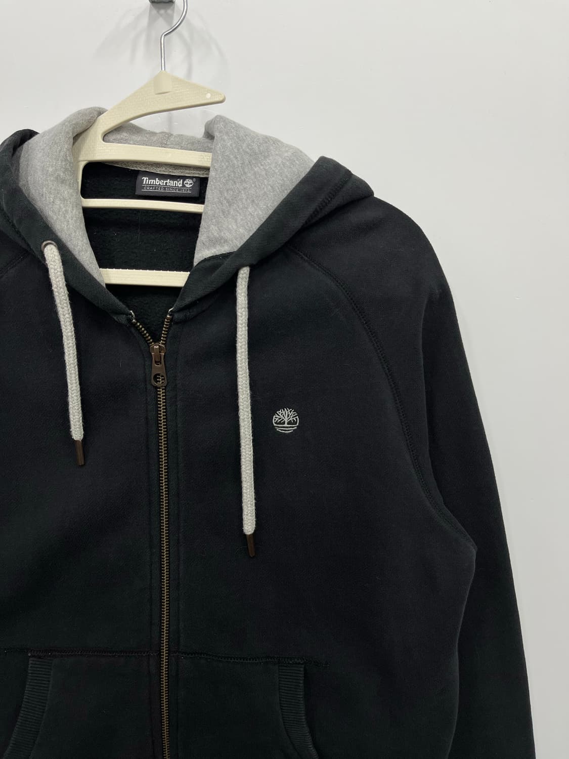 팀버랜드 스몰로고 블랙 후드집업  상품이미지2