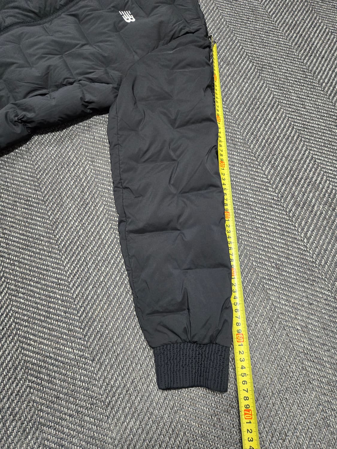 뉴발란스 24ss  블랙 다운패딩점퍼 경량패딩 상품이미지8