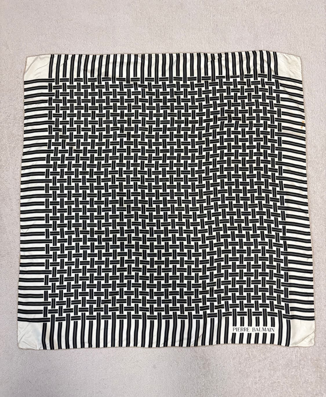 피에르 발망 핸드롤링 실크 스카프 상품이미지1