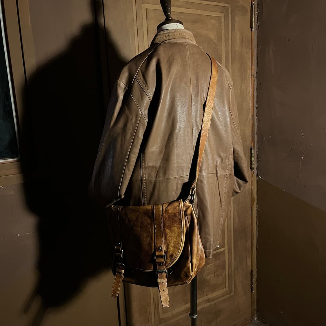 Italian Leather Well-Aged Crossbody Bag 상품이미지7