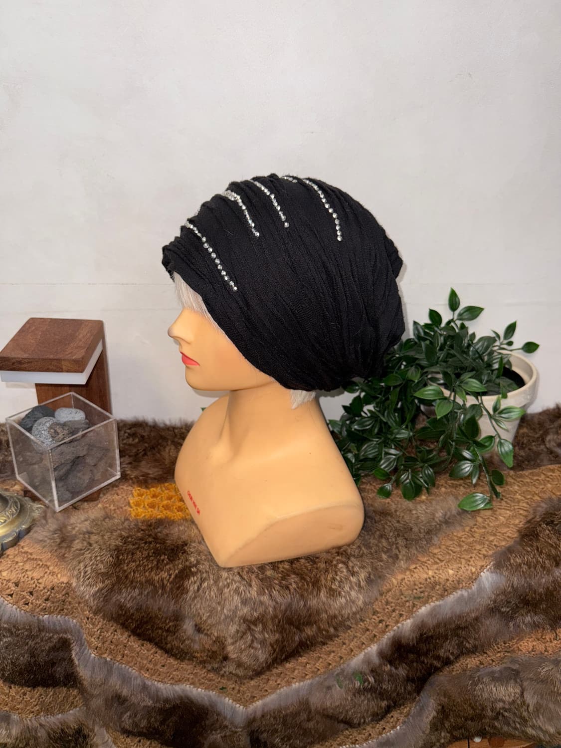 Black cubic wrinkled loose beanie  상품이미지2