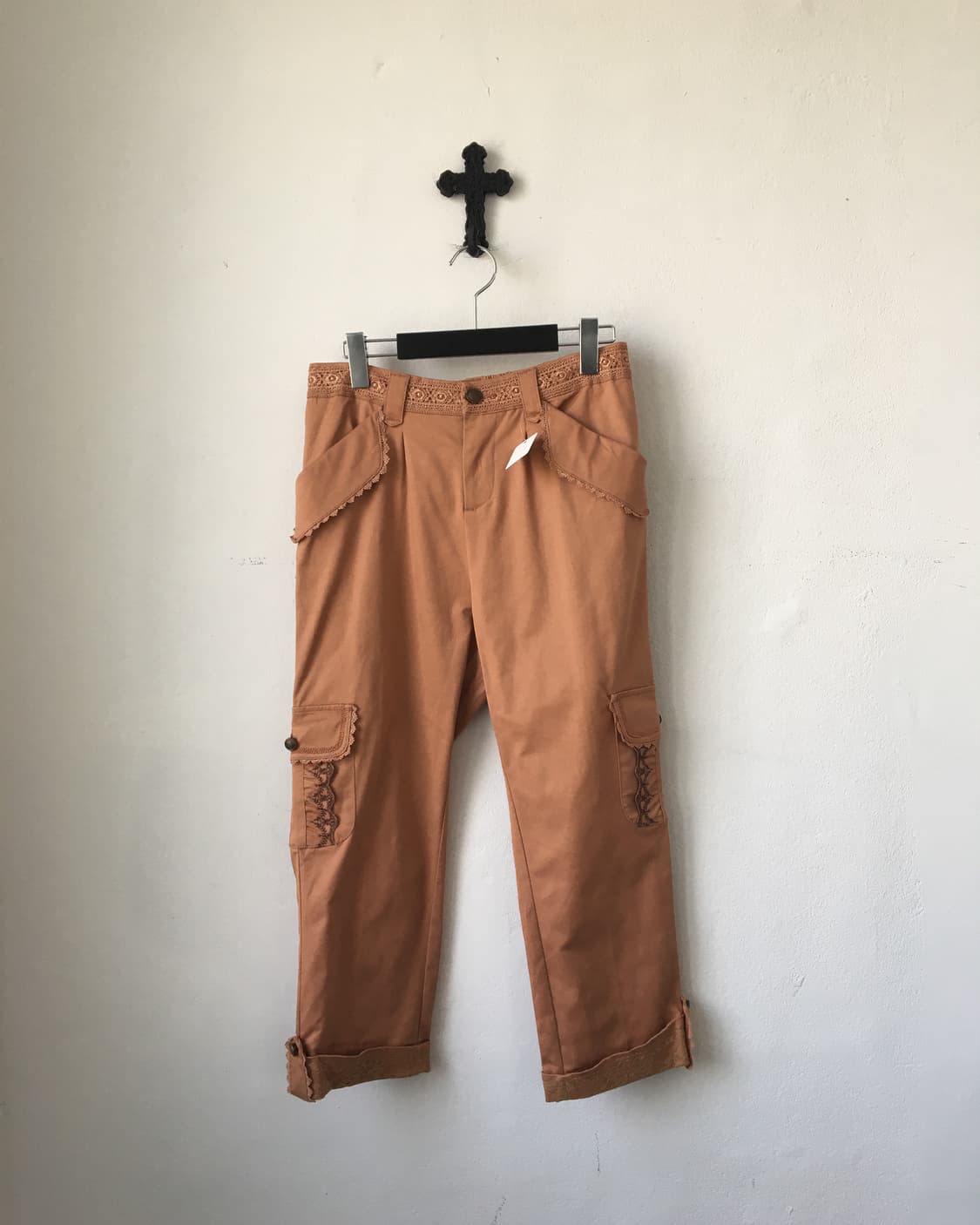 Axes femme lace trimming cago capri pant 상품이미지1