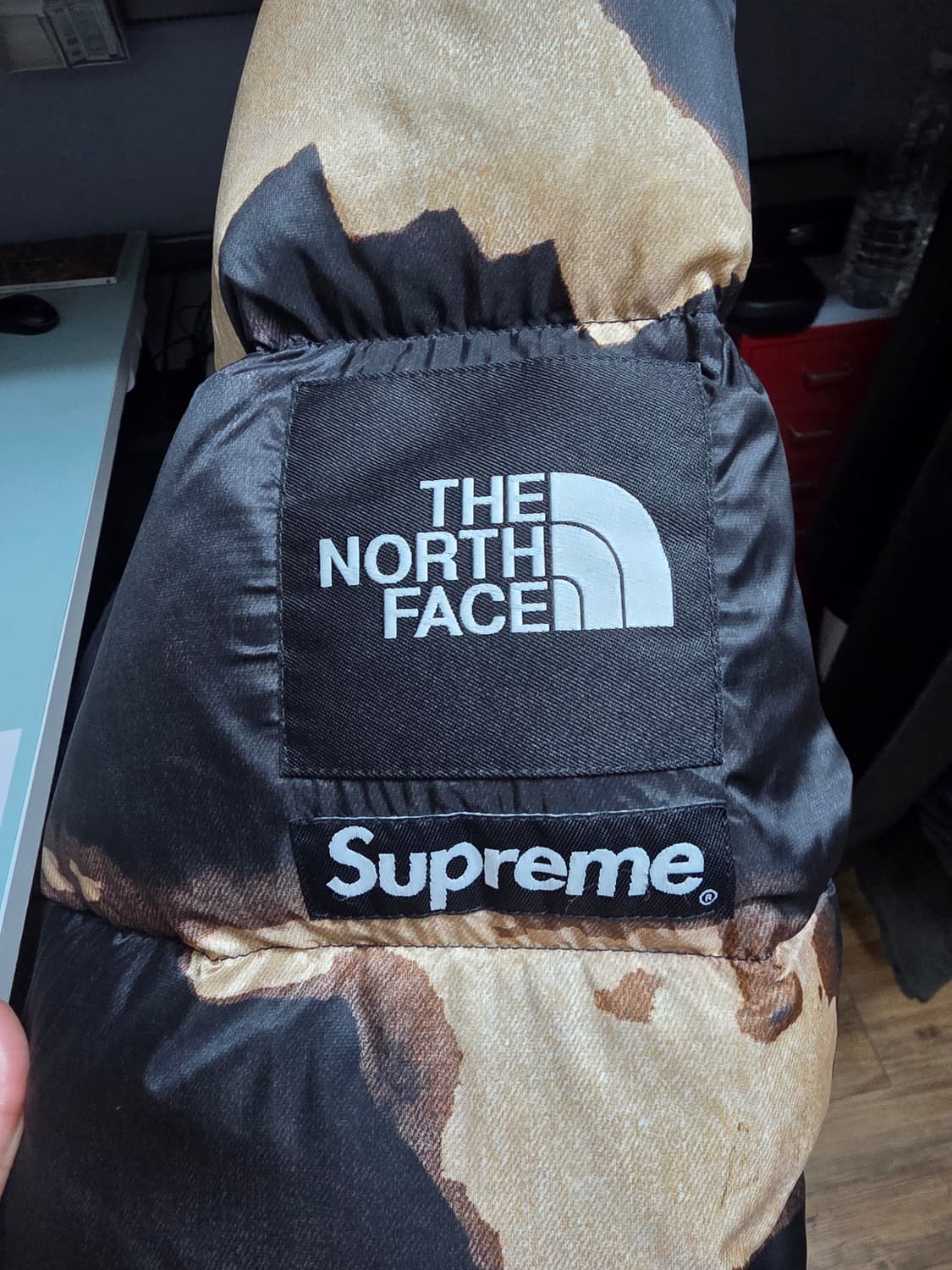 슈프림x노스페이스 블리치드 데님 패딩 상품이미지4