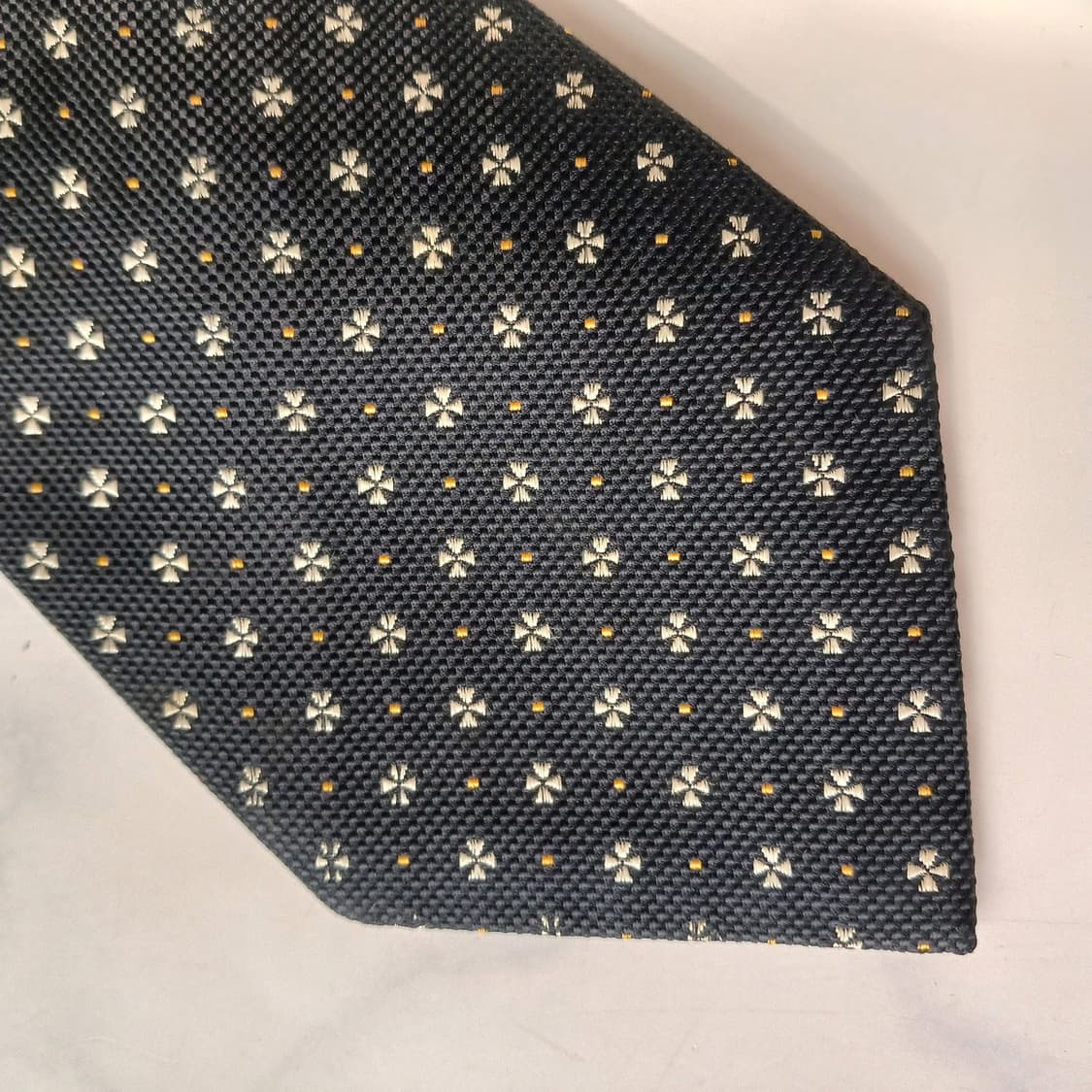 아쿠아스큐텀 실크 네이비 패턴 넥타이 9.6cm A~B등급 E720
 상품이미지5