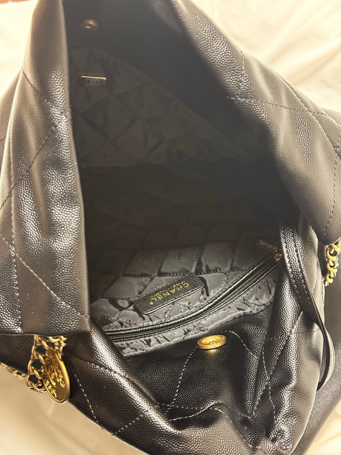 샤넬 22백 블랙 캐비어 스몰 상품이미지3