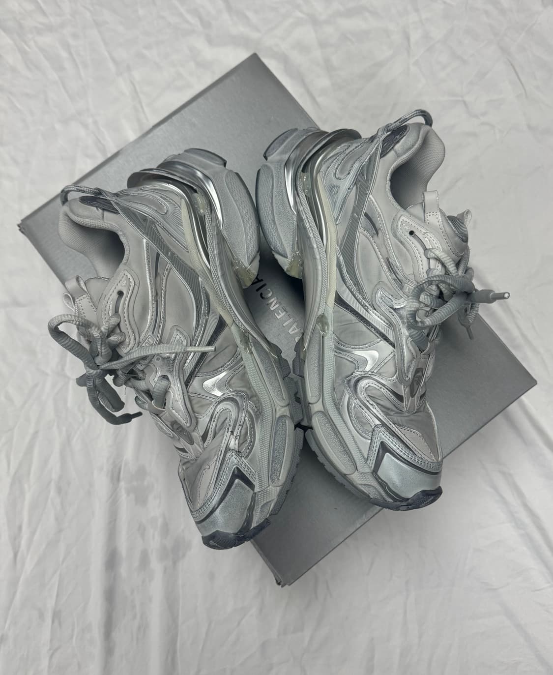 발렌시아가 25FW 뉴러너 2.0 스니커즈 그레이/실버 42 상품이미지3