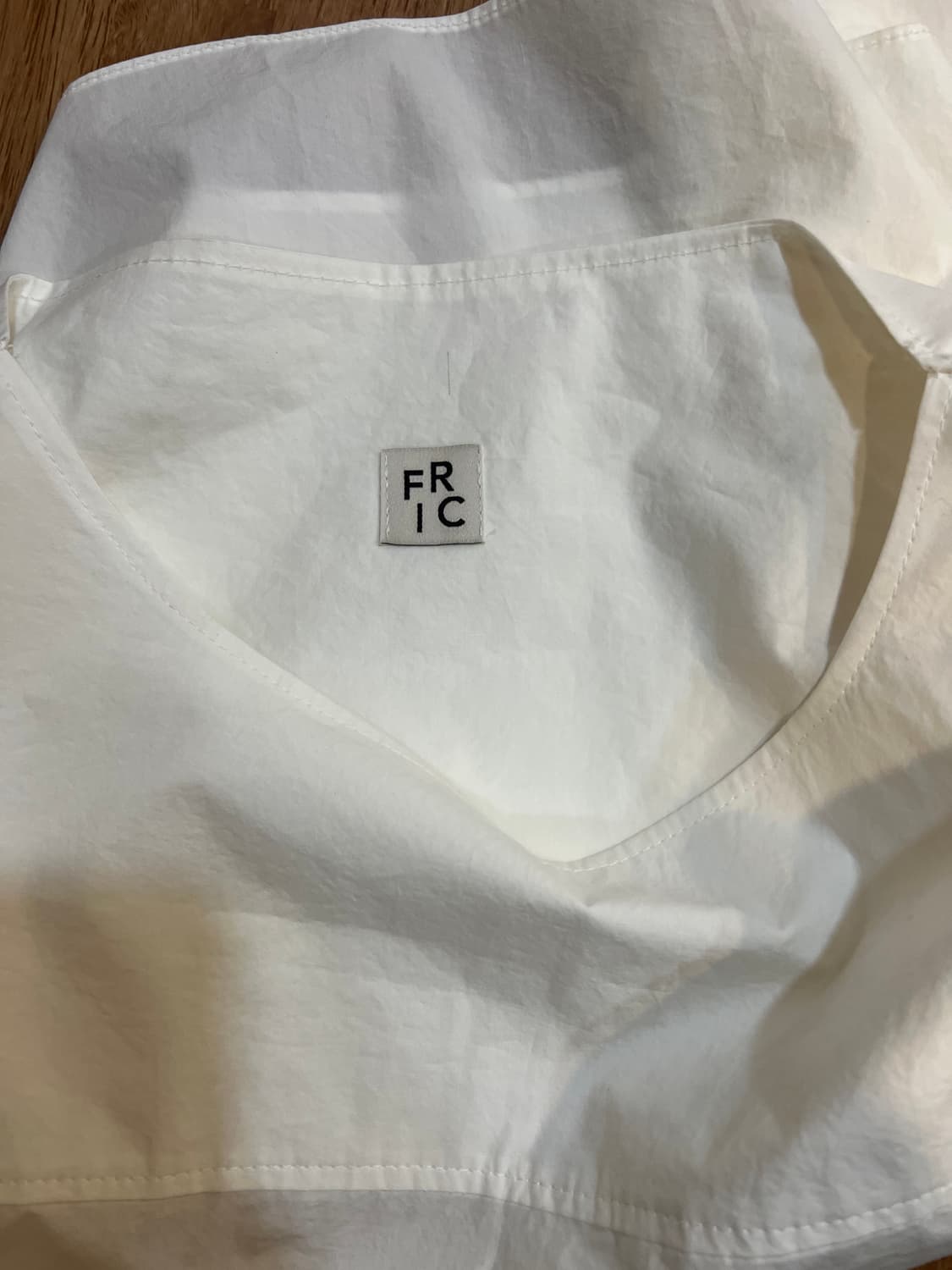 프릭 FRIC 여성 아이보리  크롭블라우스 오버핏블라우스 상품이미지5