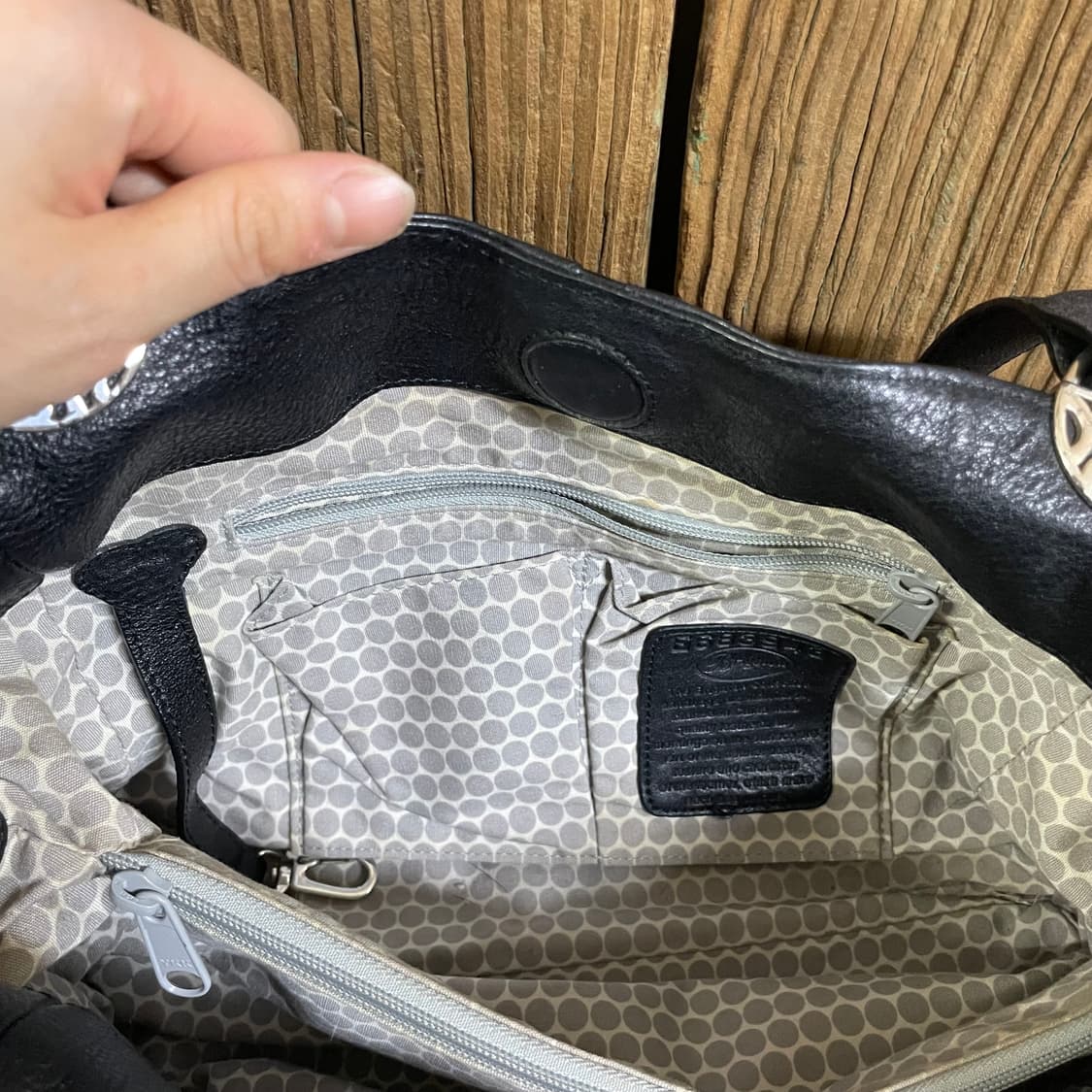 Brighton 블랙 가죽 스터드 숄더백 상품이미지9