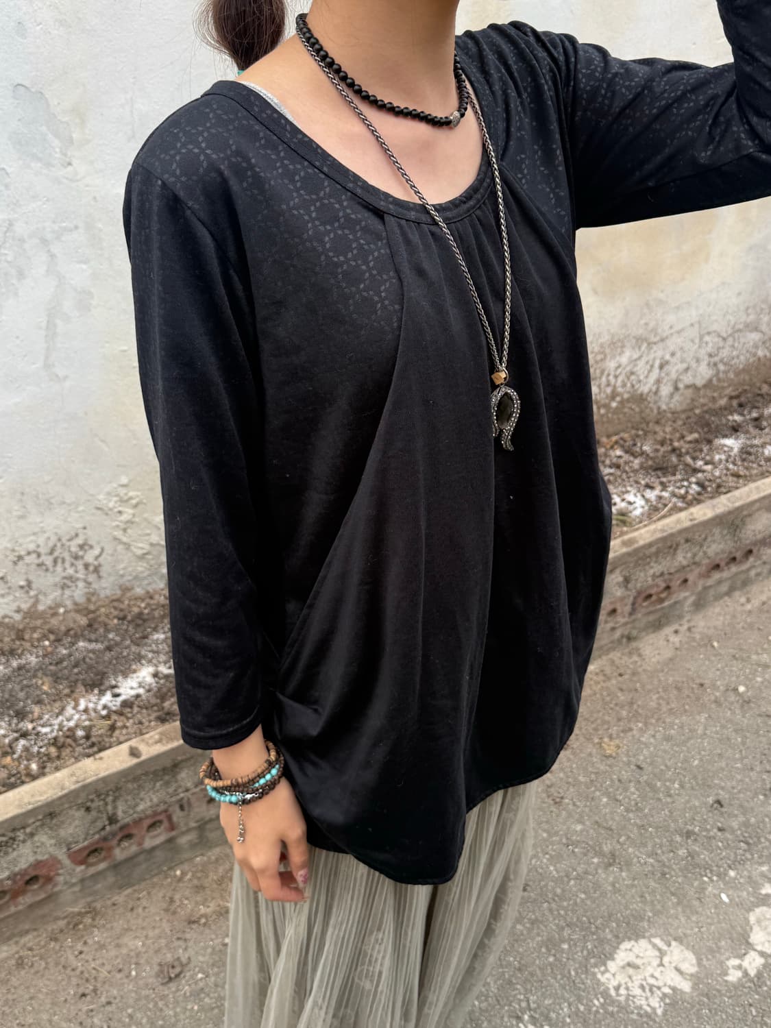 ARENA 시스루 도트 패턴 셔링 티 상품이미지4