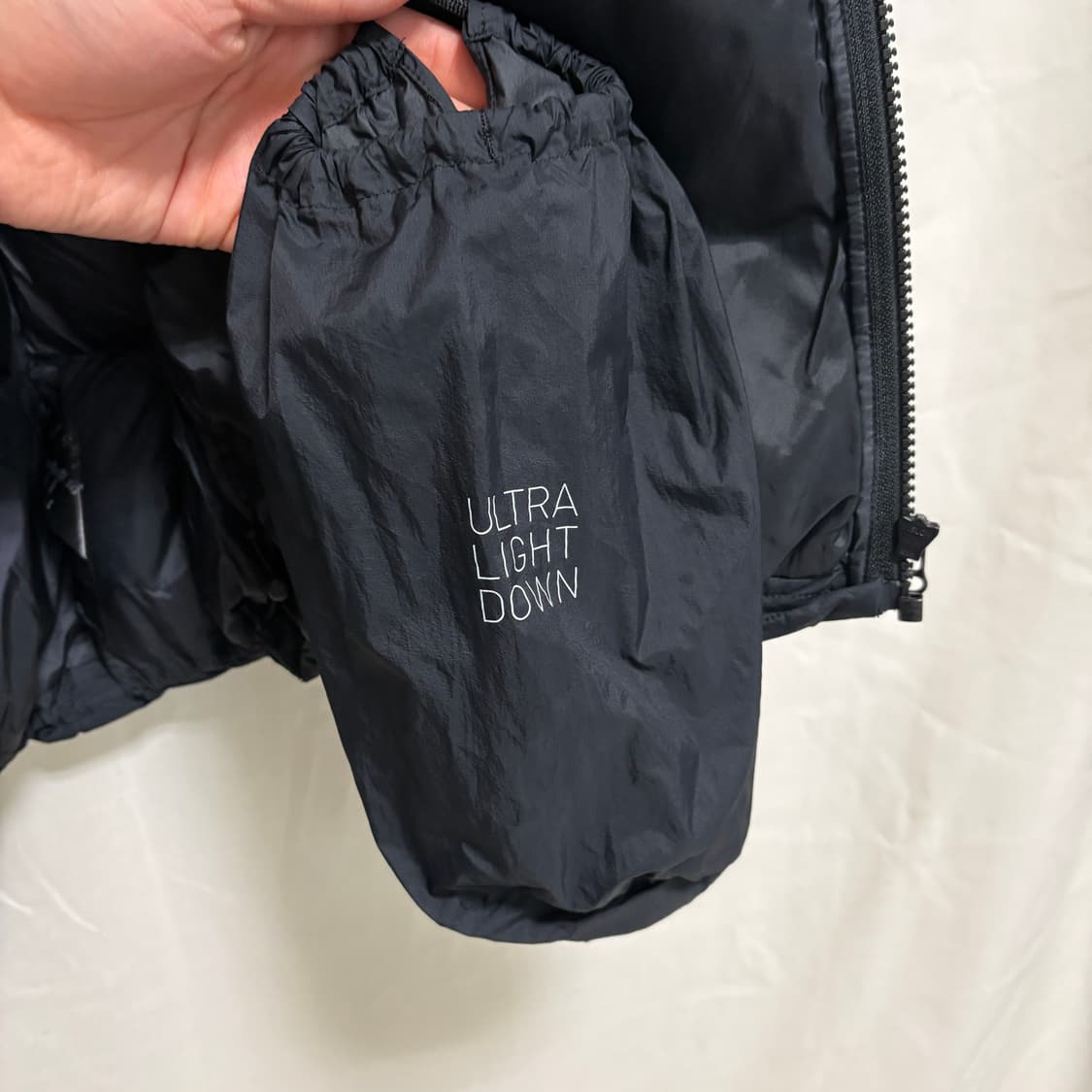 유니클로 울트라라이트다운 후드 경량패딩 / 블랙, L 상품이미지7