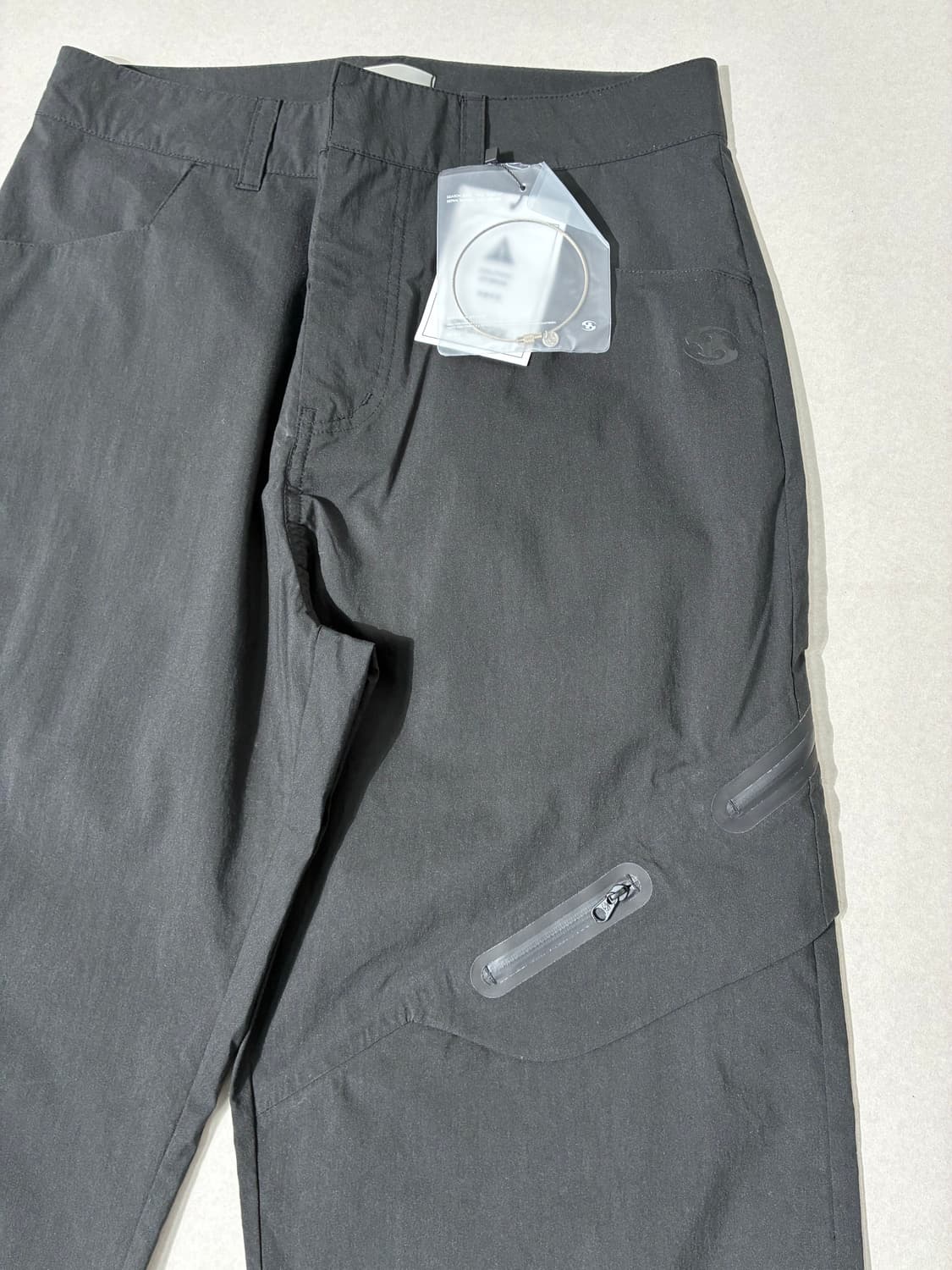 산산기어 윙 지퍼 트라우저 팬츠 블랙 1사이즈 상품이미지2