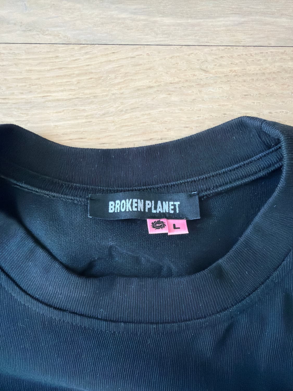 Broken Planet T-shirt 상품이미지3