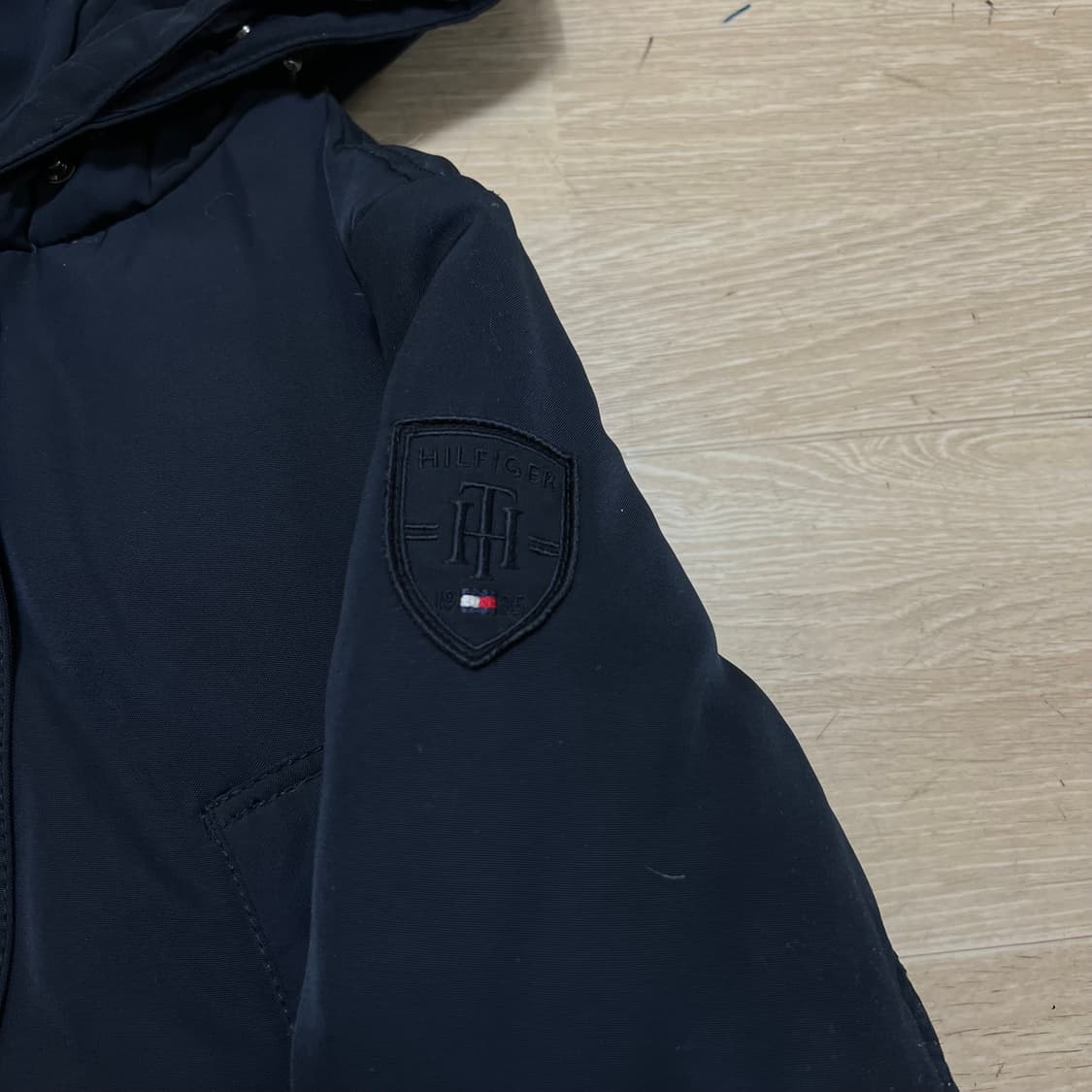 타미힐피거 여성 덕다운 후드 미디엄 롱패딩 점퍼 [네이비] M/95 상품이미지4