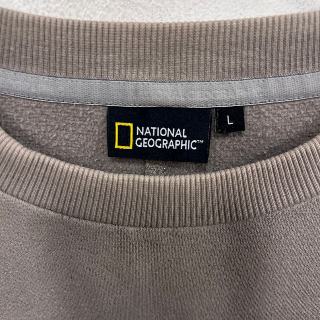 네셔널 지오그래픽 스몰로고 기모 맨투맨 상품이미지3