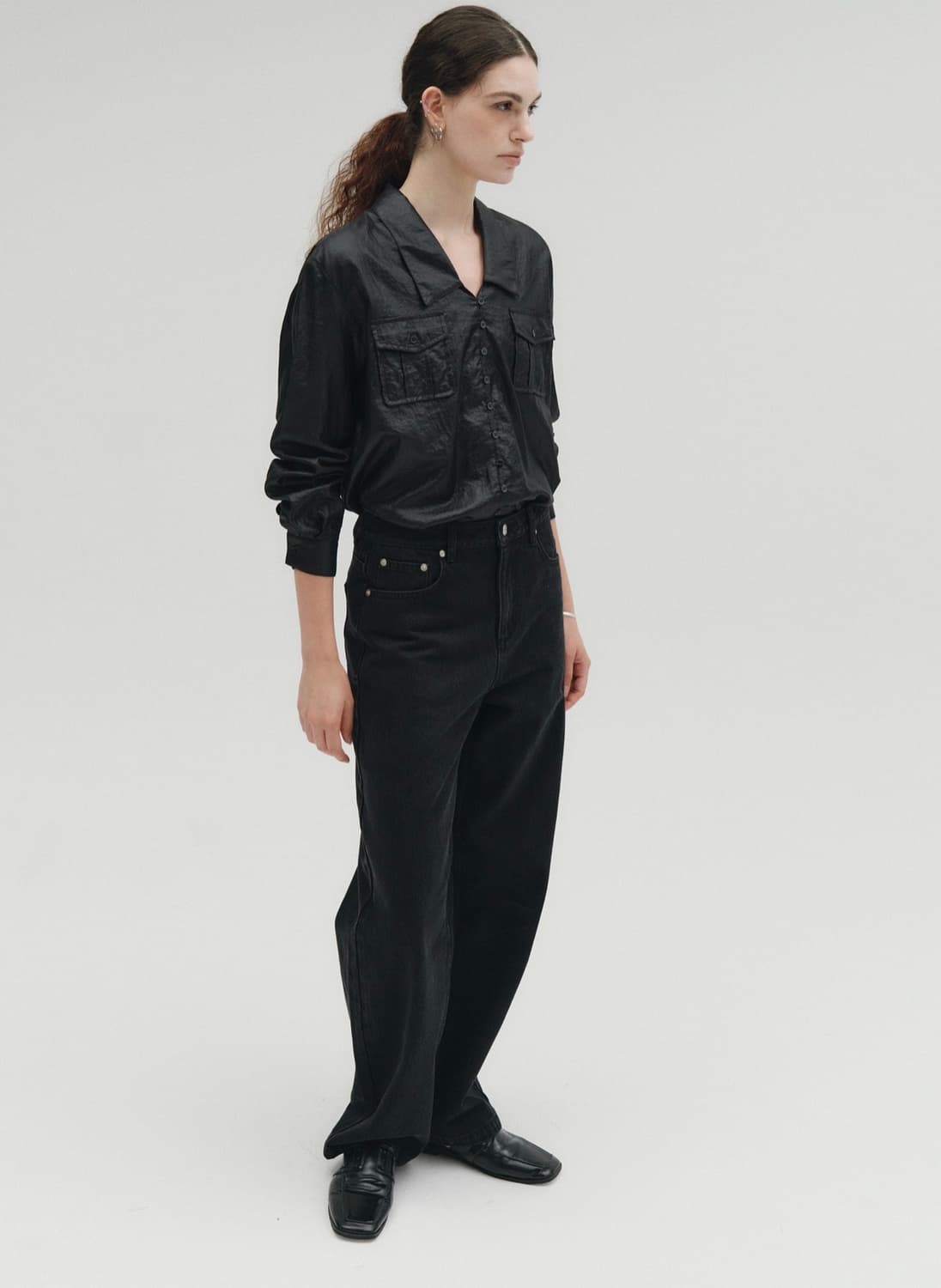 솔티페블 POCKET BUTTON GLOSSY SHIRTS [BLACK] 상품이미지1
