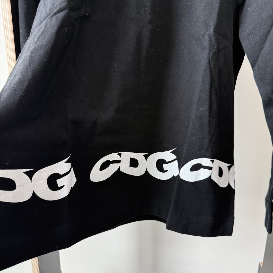 꼼데가르송 CDG WAVY 백 로고 롱슬리브 2컬러 상품이미지9