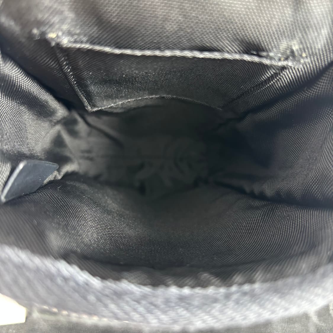 (정품)셀린느 나일론 트레킹 플랩 파우치 폰 크로스백 상품이미지8