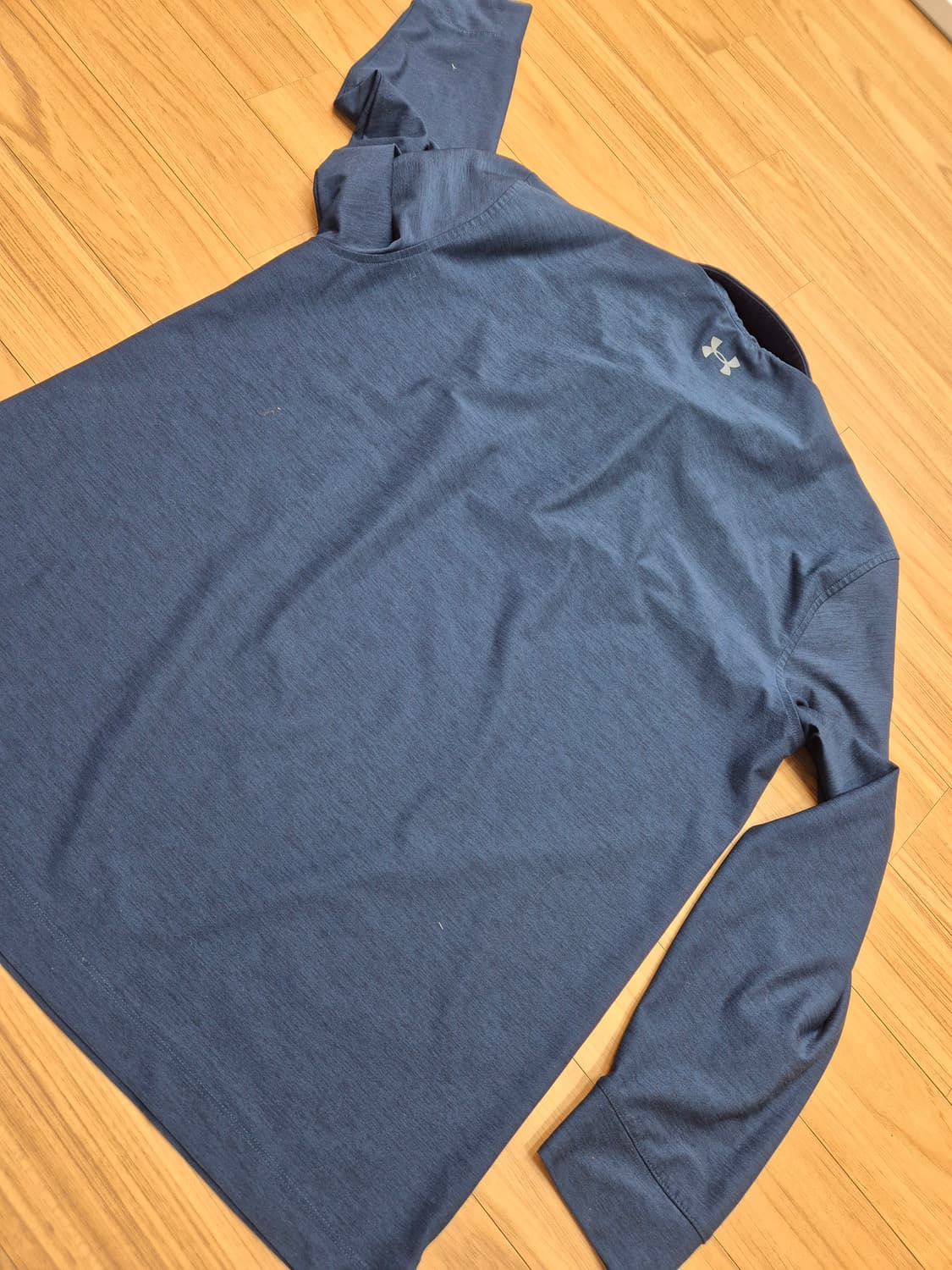 언더아머 남성 긴팔 셔츠 XL 사이즈입니다. 재질은 폴리에스터 88%와  상품이미지2