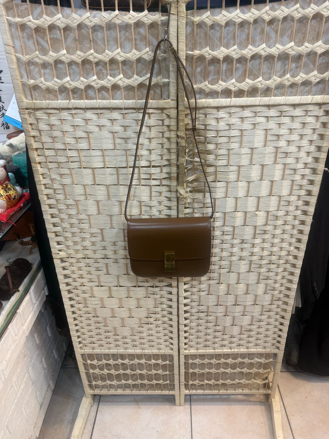 정품 셀린느 클래식박스 크로스백 팝니다 상품이미지1