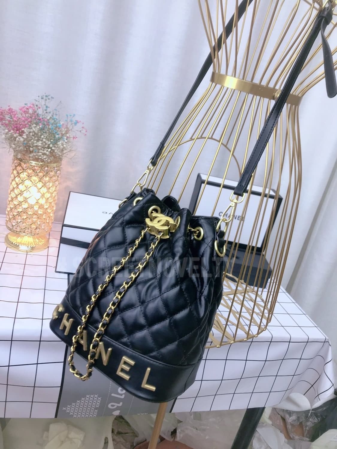 샤넬 블랙 가죽 퀄팅 버킷백 상품이미지6