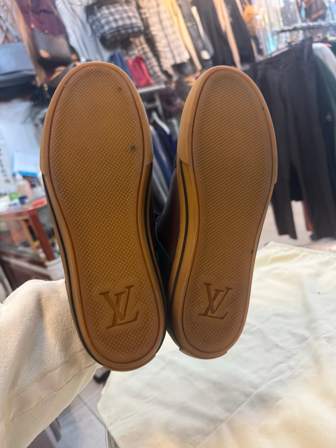 6/260 정품 루이비통 드림온 스니커즈 팝니다 상품이미지7