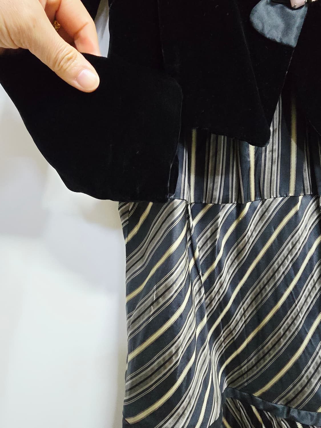 샤틴 벨벳 블랙 자켓 + 스트라이프 롱 원피스 상품이미지3