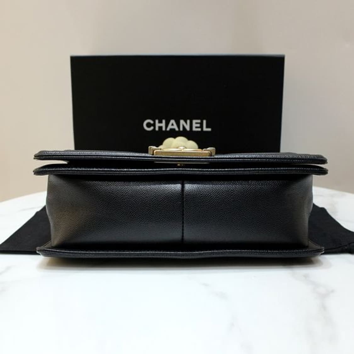 샤넬 보이백 캐비어 미듐 빈티지 금장  상품이미지4