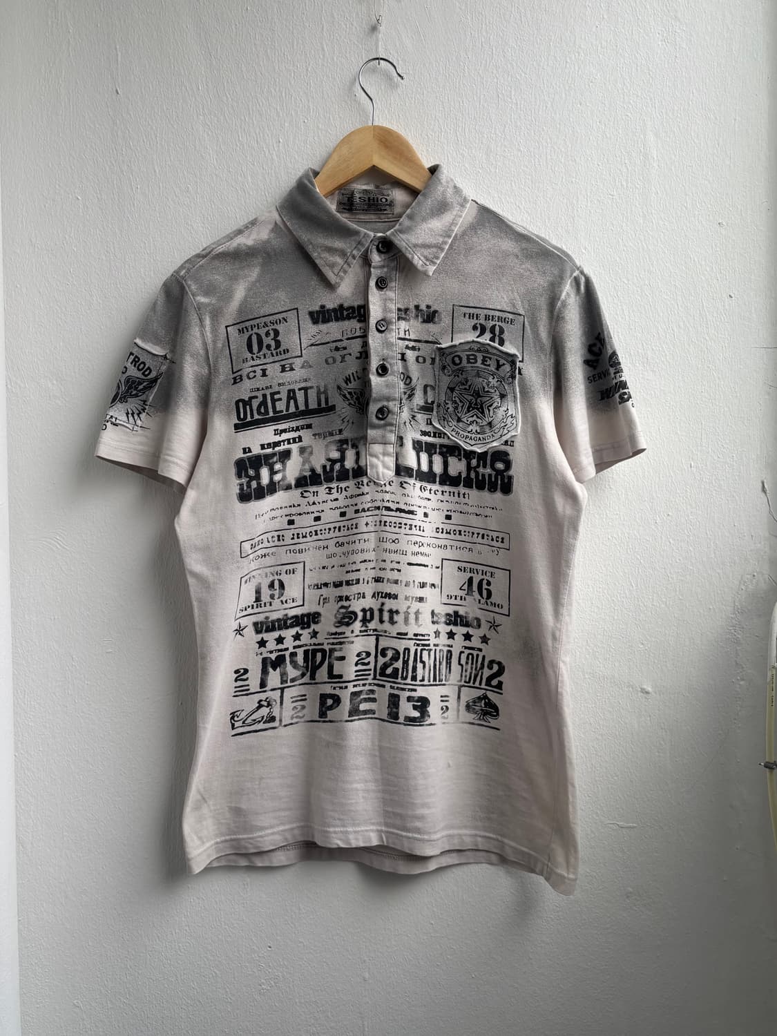 Vintage Patch Detail Graphic Top 상품이미지1