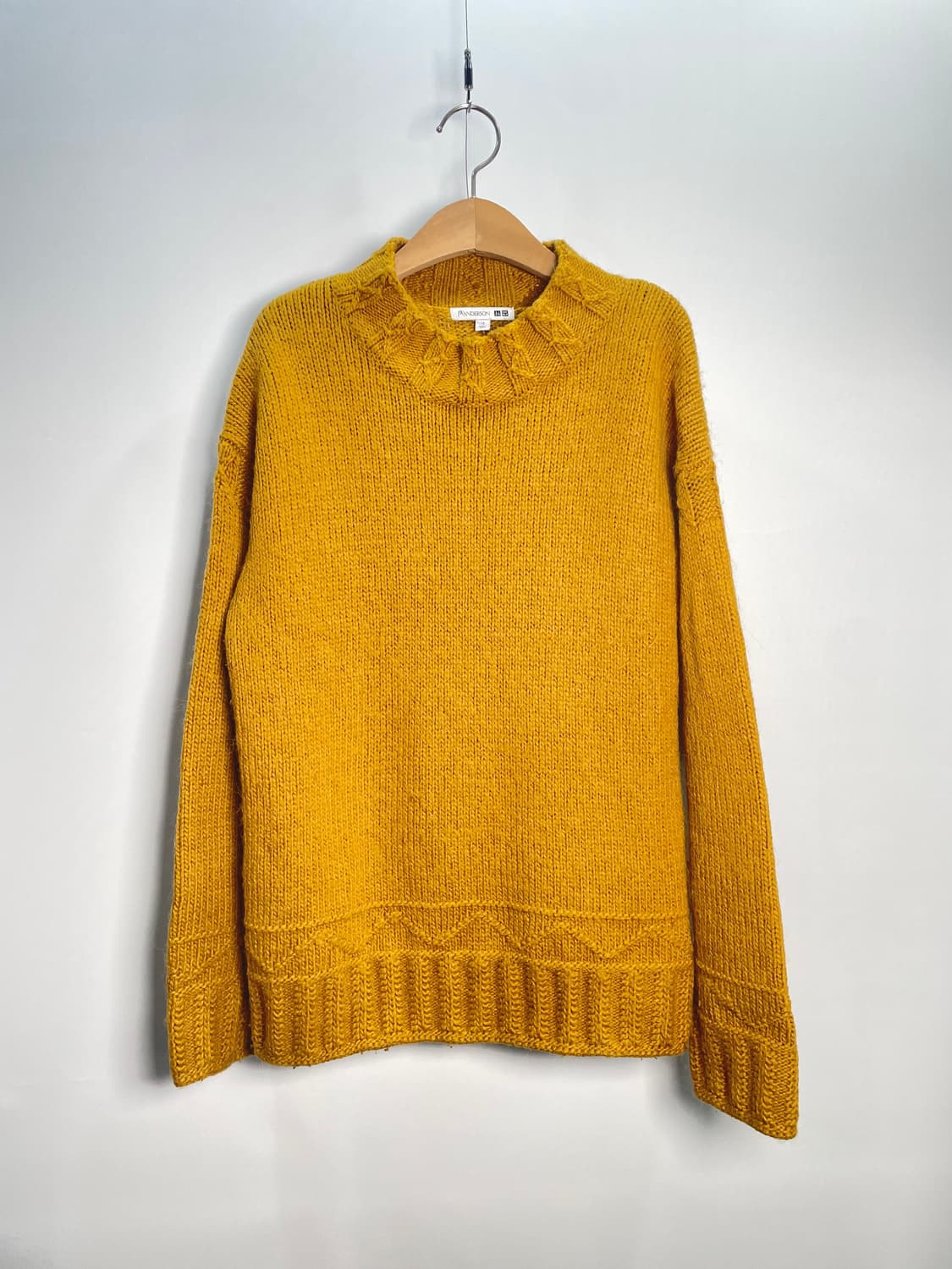 유니클로 JW앤더슨 콜라보 니트 상품이미지1