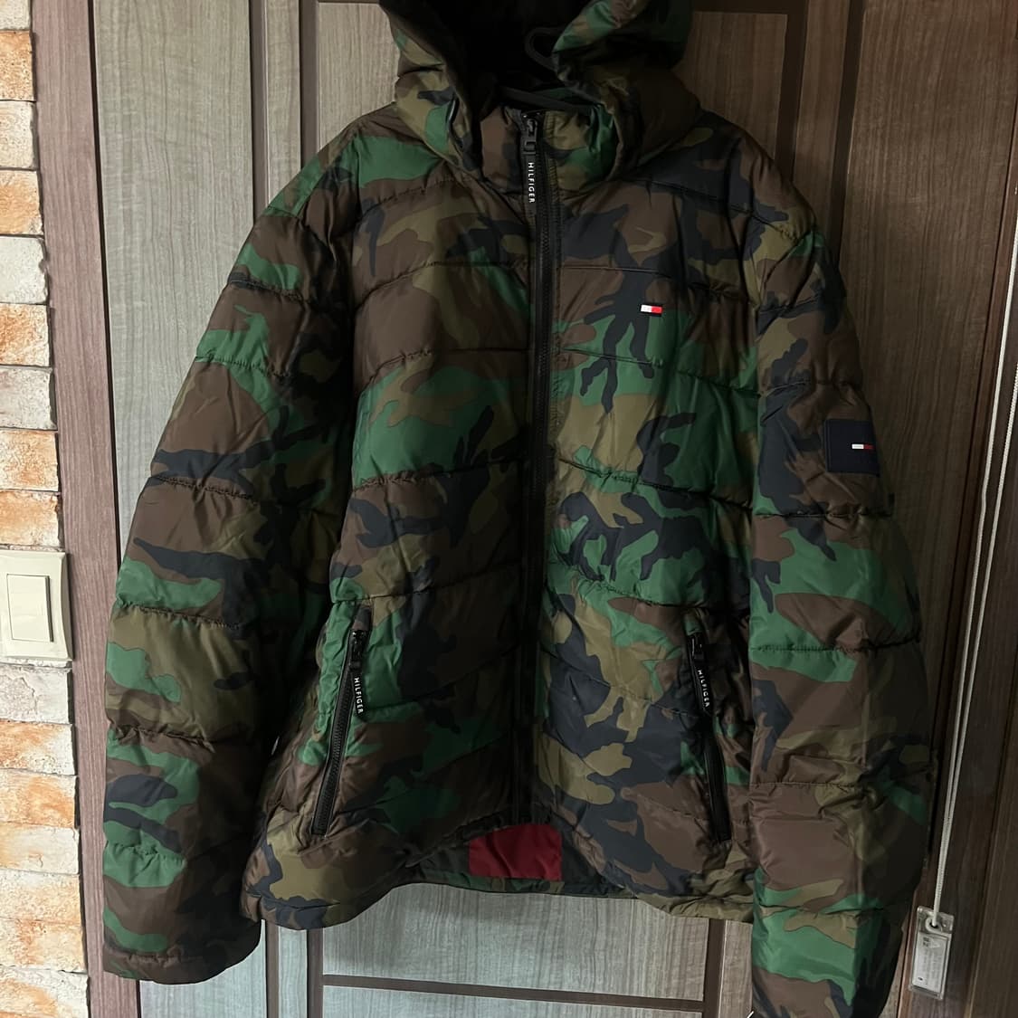 새상품(XL)타미힐피거 자수로고 후드 패딩 카모 상품이미지2