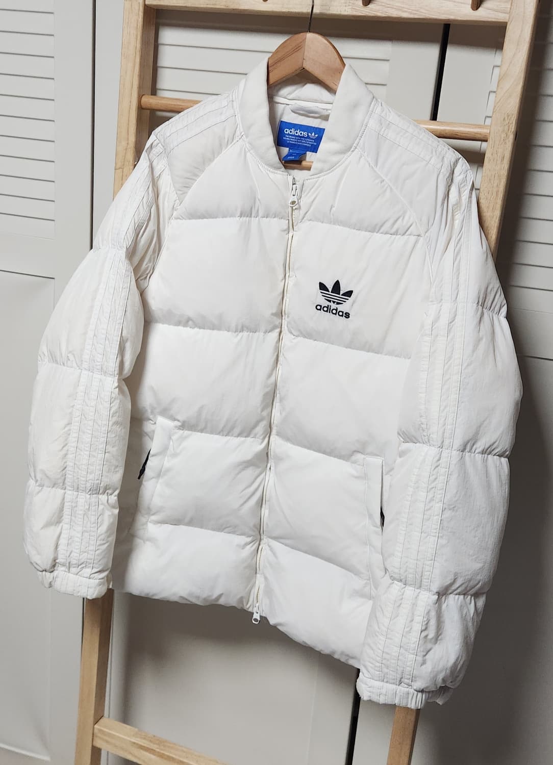 아디다스 화이트 삼선 슈퍼스타 푸퍼 패딩 자켓 상품이미지3