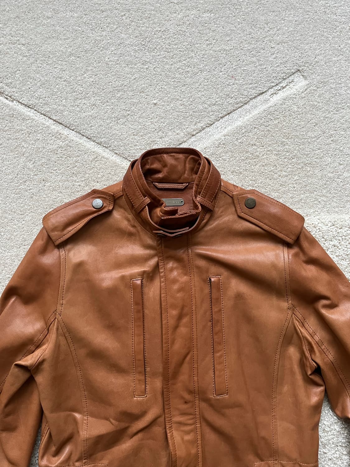 10 꼬르소꼬모 x 베르나르 아르디 램스킨 필드 자켓 브라운 (100) 상품이미지3