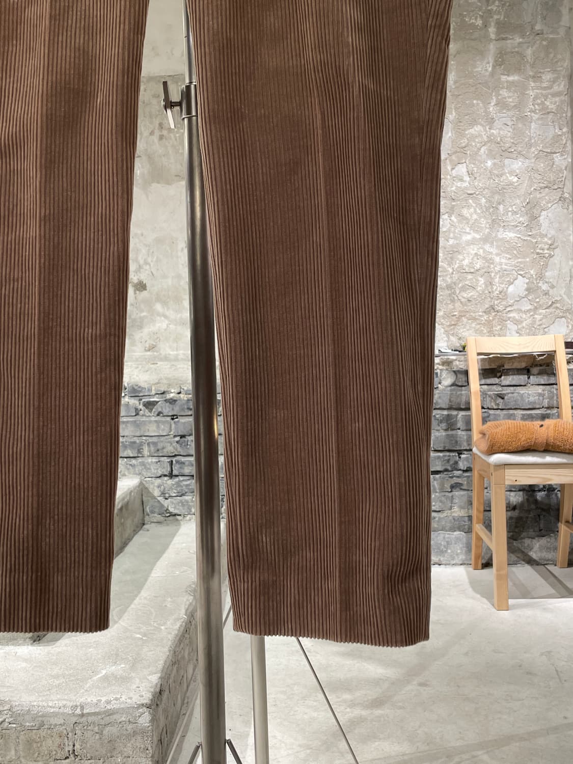 오라리 브라운 워시드 테이퍼드 코듀로이 팬츠 상품이미지5