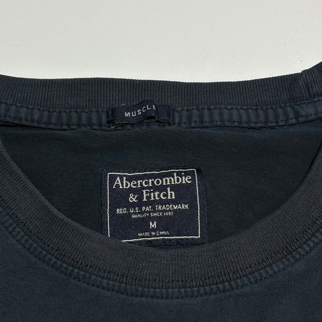 아베크롬비 네이비 빈티지 로고 맨투맨 상품이미지3