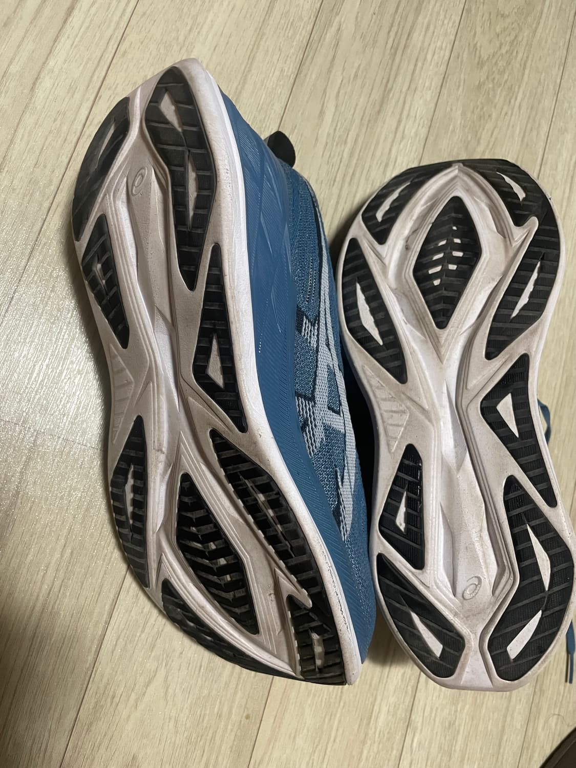 아식스 슈퍼블라스트2 윈터 씨 화이트 270 상품이미지4