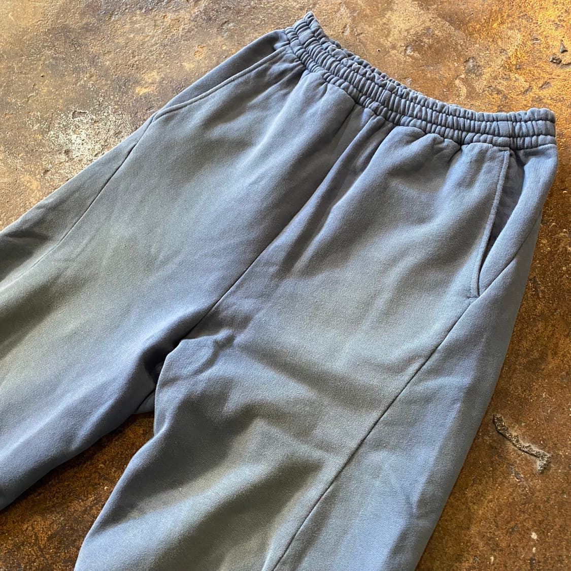 Kozaburo 부츠컷 에이징 스웻팬츠 상품이미지2