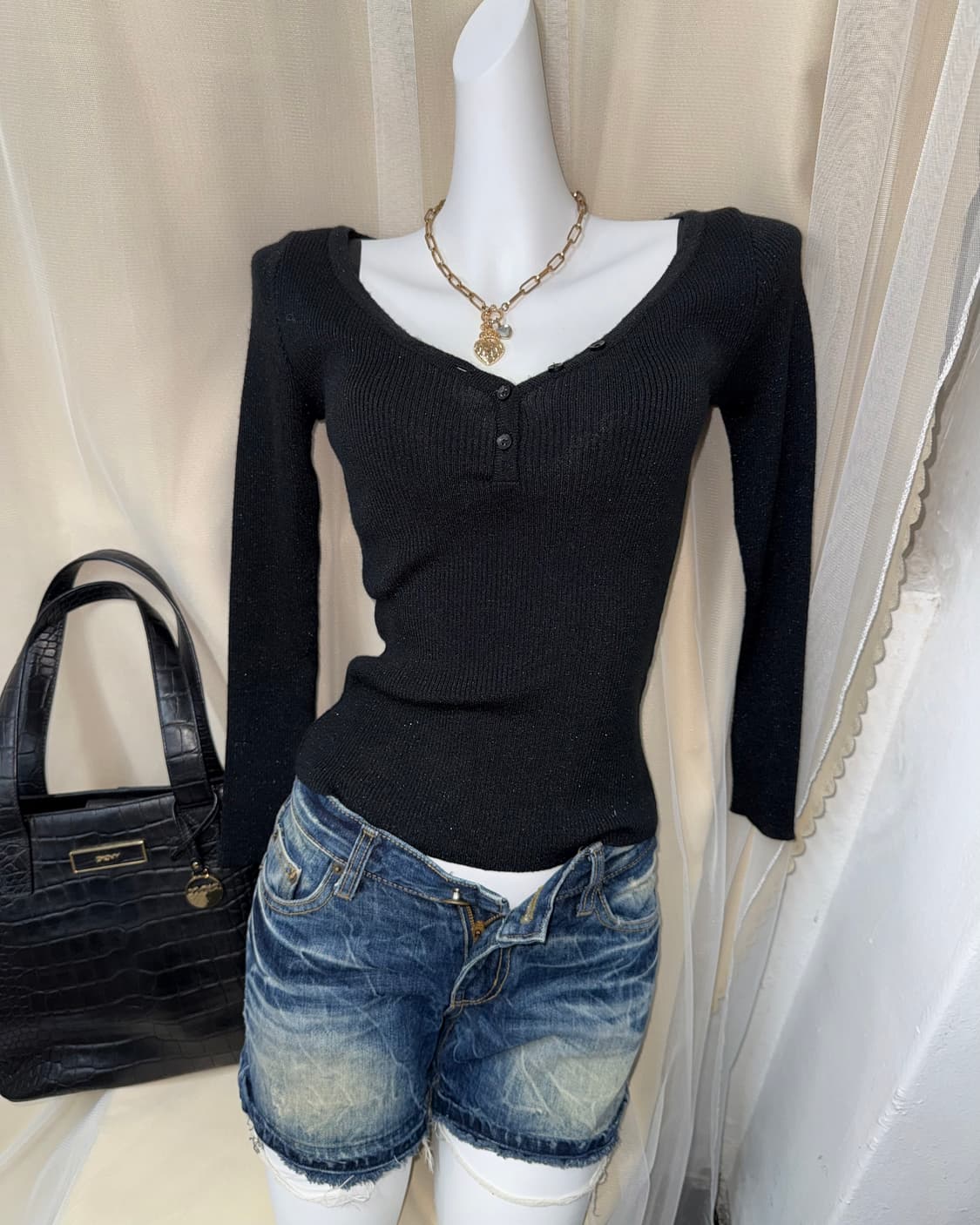 38 Pinky&Dianne 핑키앤다이앤 글리터 브이넥 니트 상품이미지1