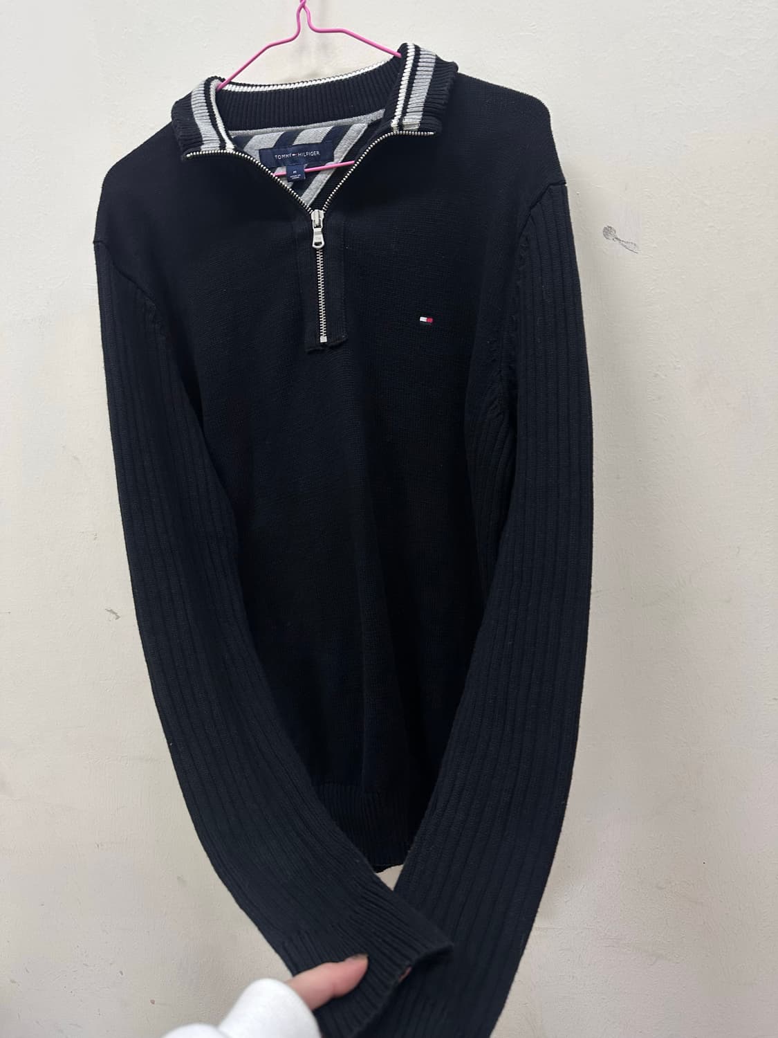 타미힐피거 블랙 반집업 니트 상품이미지1