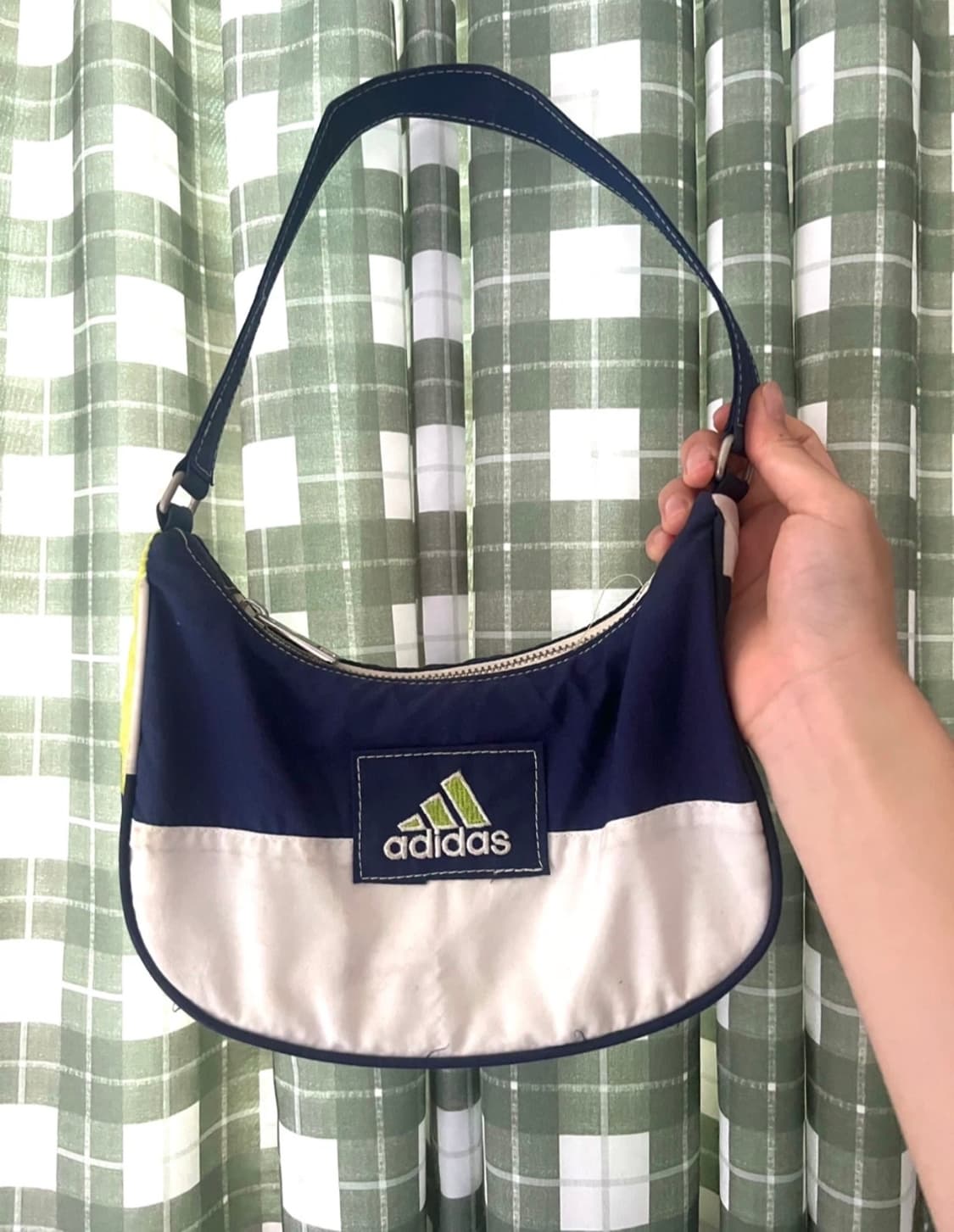 아디다스 업사이클링 숄더백🔥 상품이미지1