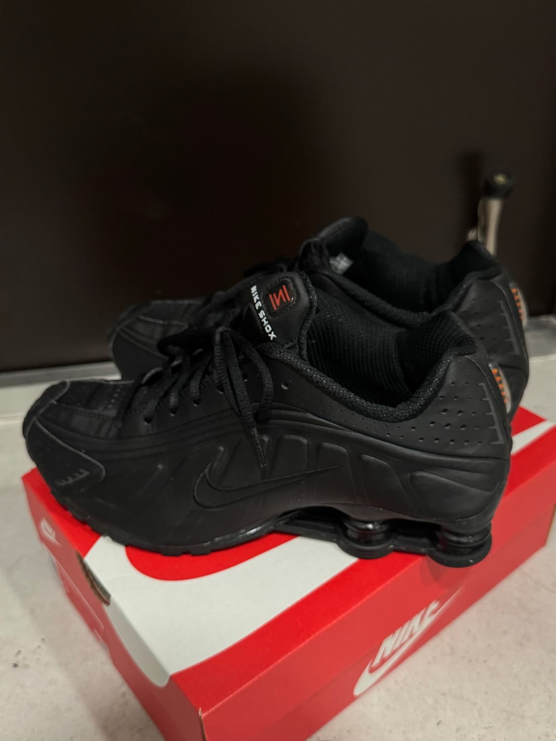 나이키 샥스 R4 블랙  상품이미지2