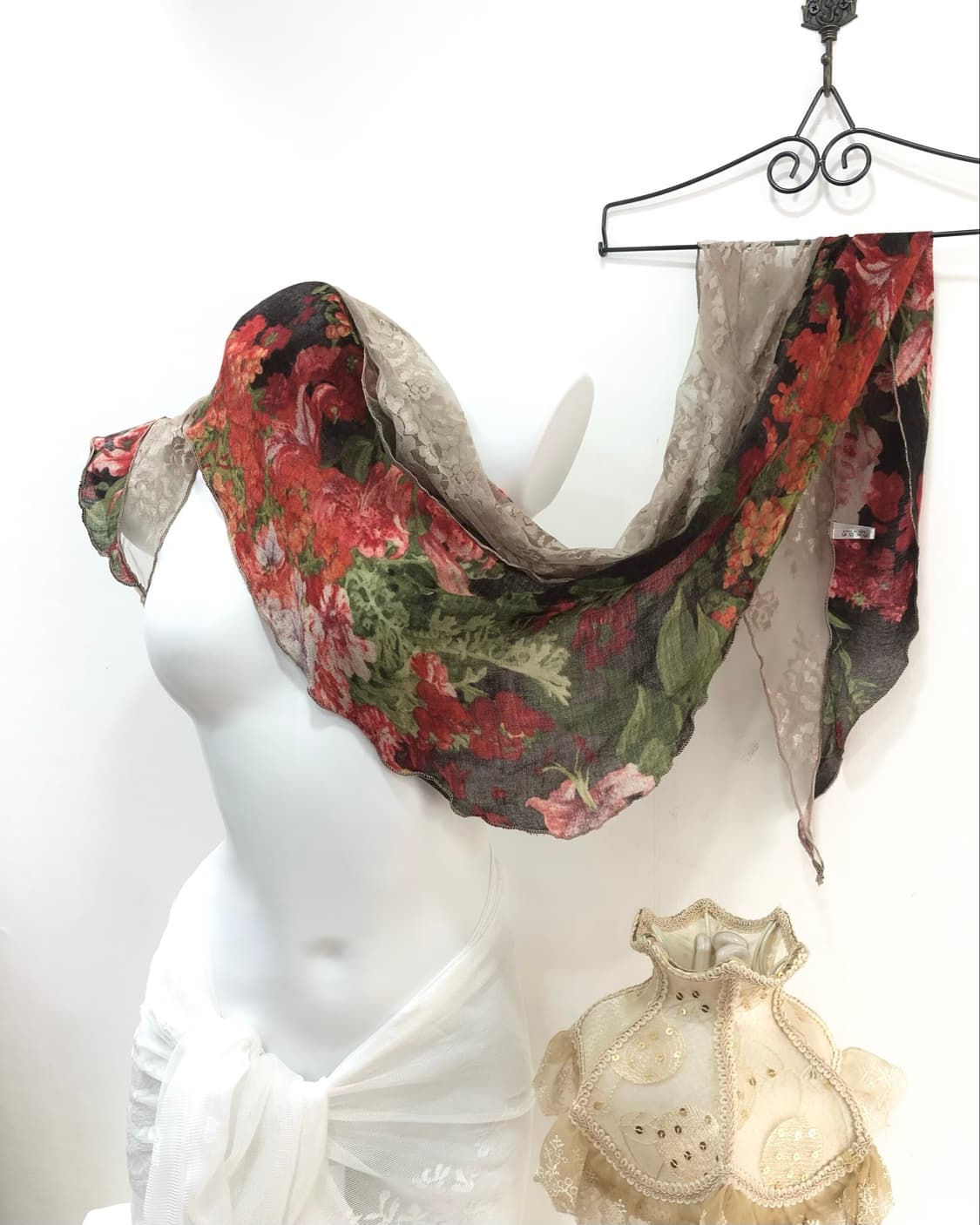 vintage painting red floral lace scarf 상품이미지3